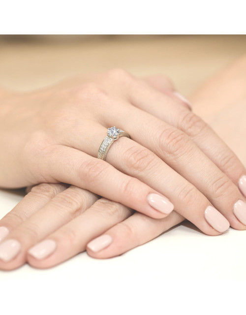 Pierscionek W0075-SZAFIR BIAŁY