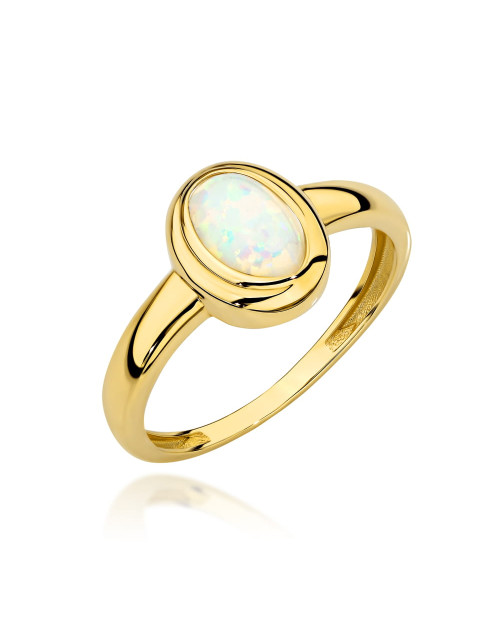 Pierścionek złoty owalny opal w gładkiej oprawie (Rozmiar pr. 585: 18 Gramatura: 1.75)